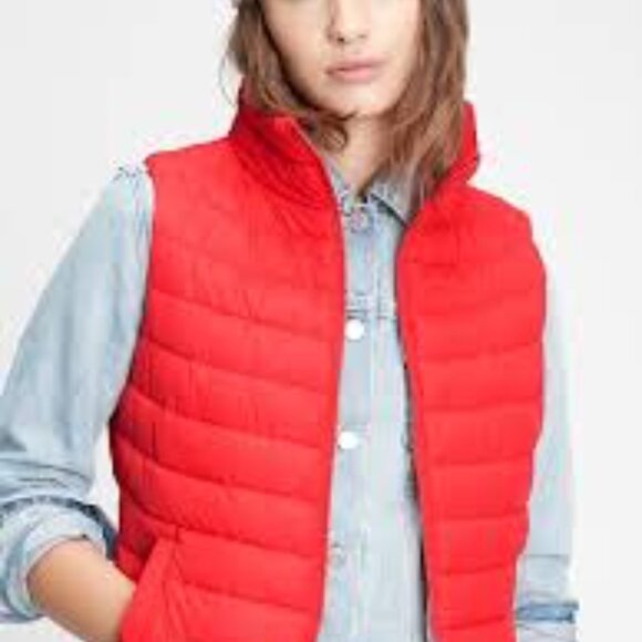 GAP Apple Red Quilted Puffer Full Zip Upcycled Water Resistant Gorpcore Vest Med - Picture 10 of 10
